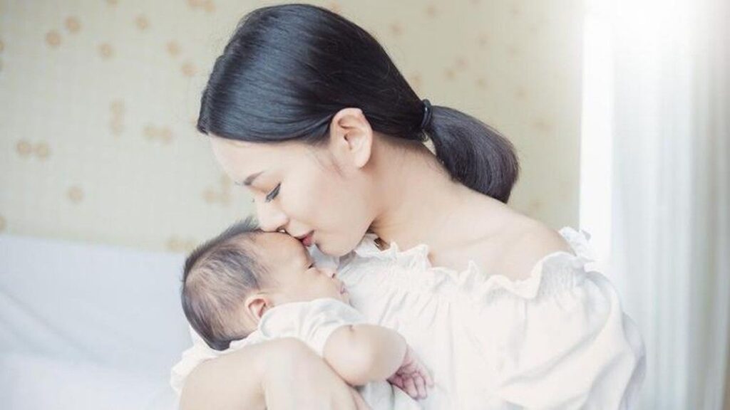 Aroma Alami Ibu Terbukti Membantu Bayi Menyusui Lebih Mudah