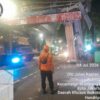 Truk Pengangkut Alat Berat Tabrak Jembatan Penyeberangan di Jakarta Selatan