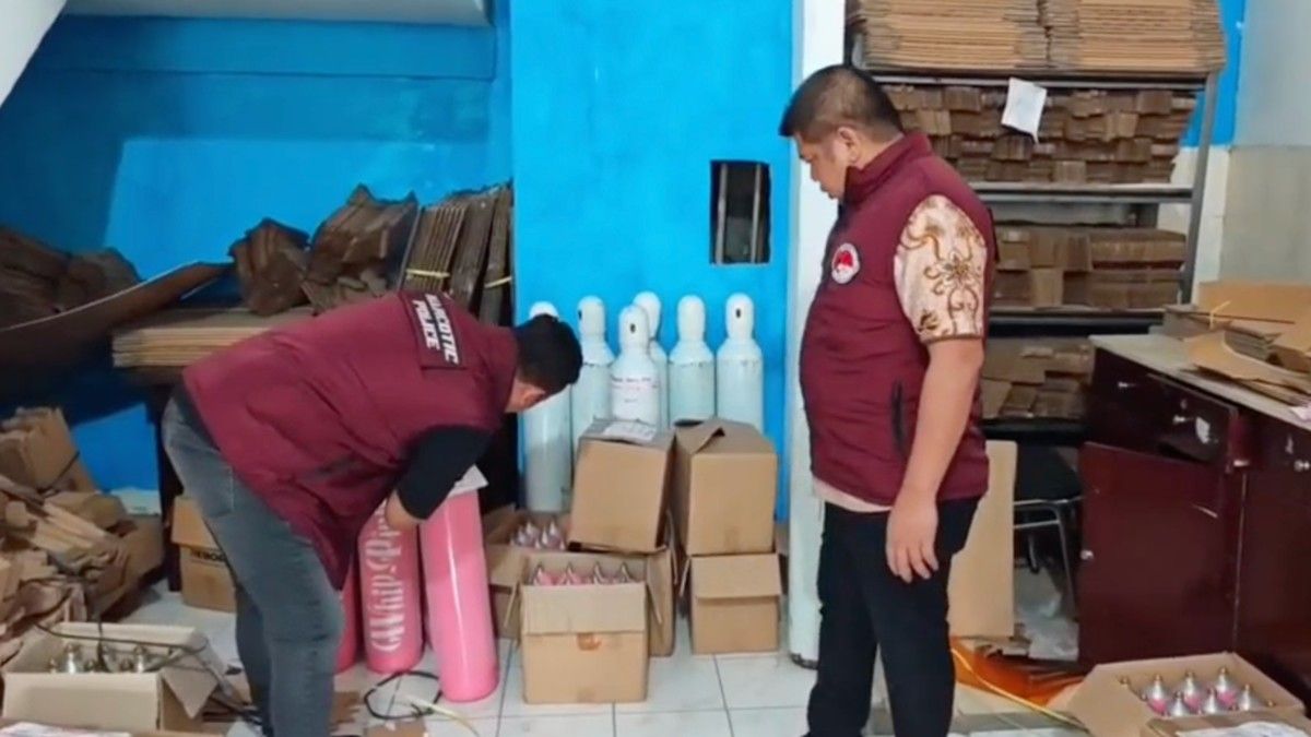 Bareskrim Polri Uji Tabung Gas N2O Merek Whip Pink di Jakarta