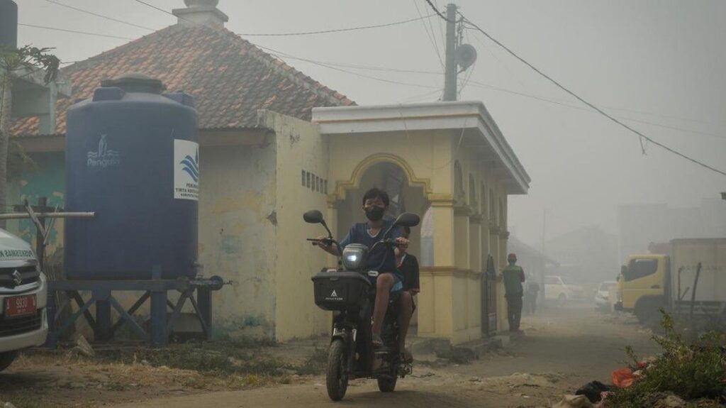 Kebakaran TPA Jatiwaringin Tangerang Paksa Ratusan Warga Mengungsi