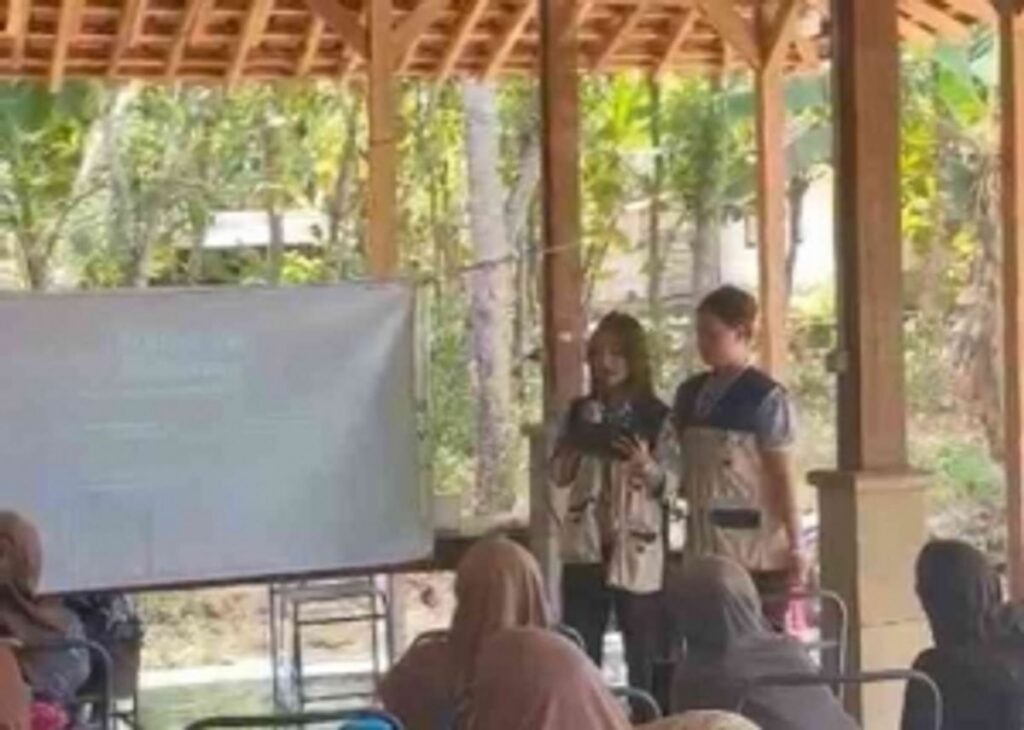 Mahasiswa KKN Gelar Sosialisasi Analisis SWOT untuk UMKM Kedungkeris