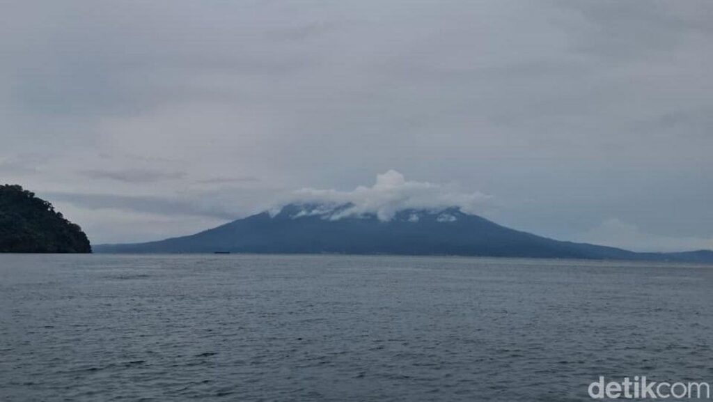 Badan Geologi Naikkan Status Gunung Anak Krakatau Menjadi Siaga