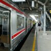 KCI Larang Penumpang Isap Vape Naik Commuter Line