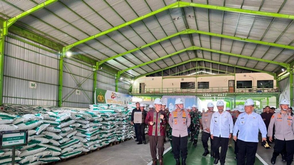 Kapolri Tinjau Pabrik Pupuk Batu Bara di Kampar Dukung Swasembada Pangan