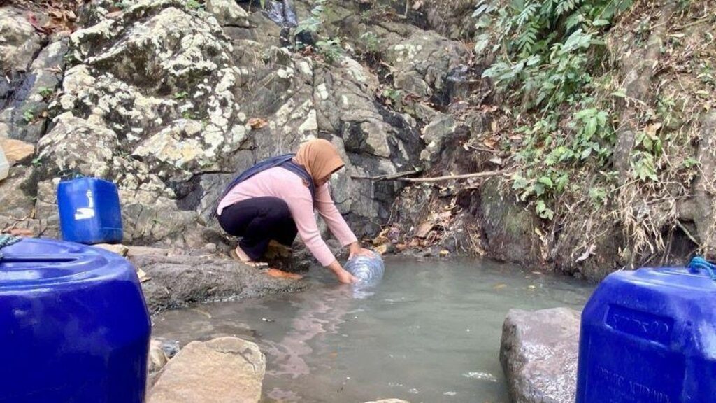 Kekeringan Gunungkidul Warga Dusun Duwet Rela Antre Air Keruh