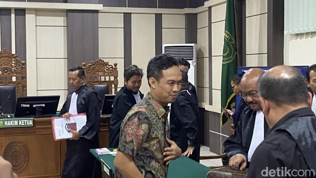 Bupati Cilacap Didakwa Memeras Kepala OPD Rp 568 Juta untuk THR