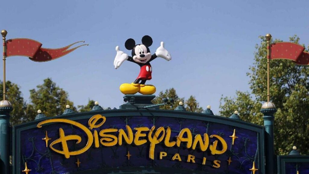 Disneyland Paris Hentikan Operasional Wahana Outdoor Akibat Gelombang Panas Ekstrem