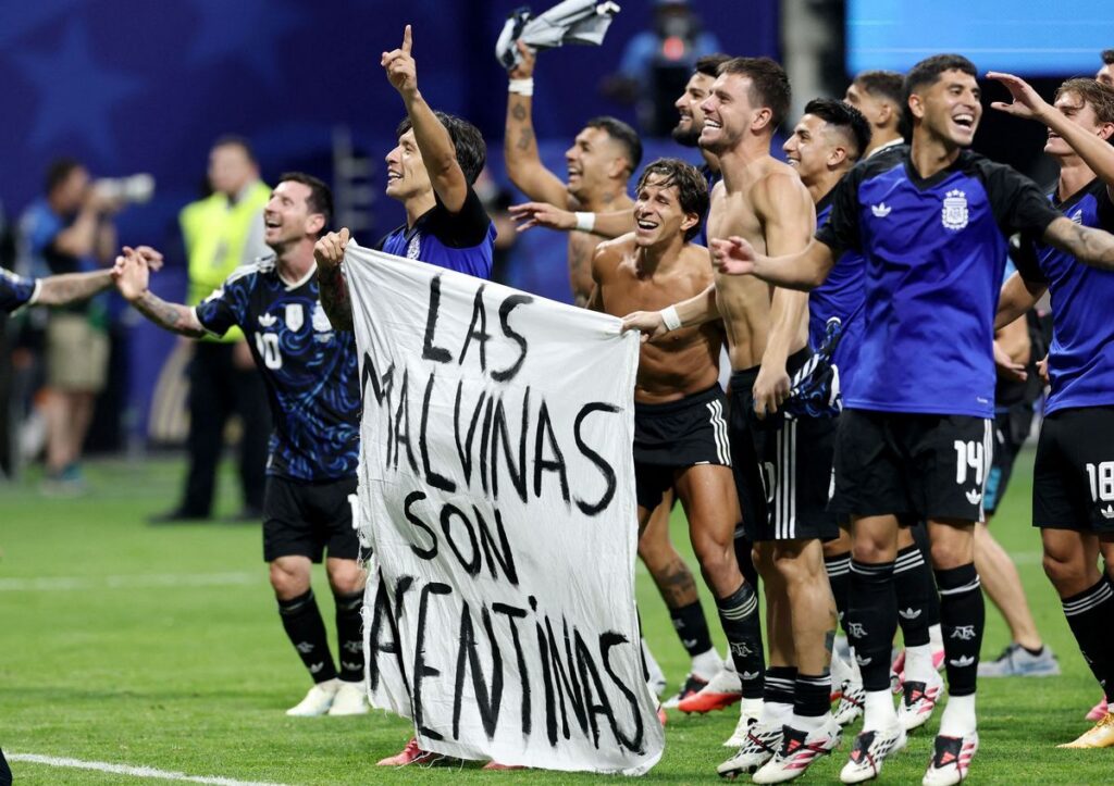 Timnas Argentina Bentangkan Spanduk Malvinas di Piala Dunia 2026 Inggris Berang
