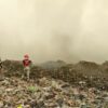 Petugas Gabungan Padamkan Kebakaran TPA Jatiwaringin Tangerang