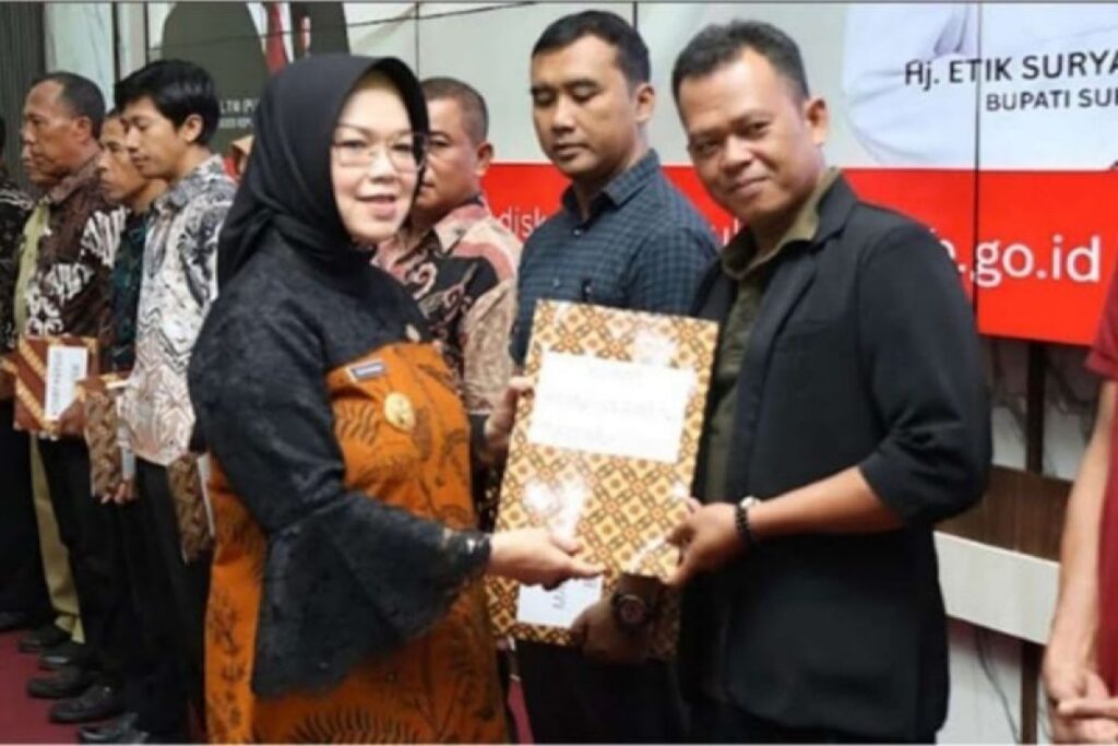 KPK Tangkap Bupati Sukoharjo Etik Suryani di Solo Raya