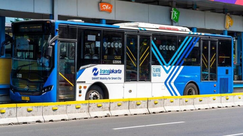 Transjakarta Tambah Bus di Tiga Rute dan Sediakan Layanan QRIS Tap