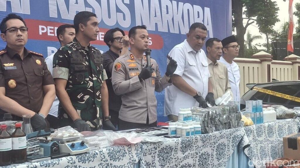 Polres Bogor Tangkap Pengedar Narkoba Cairan Vape Jenis Etomidate