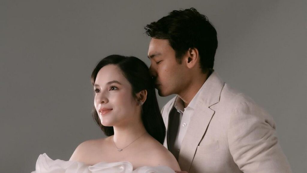 Chelsea Islan dan Rob Clinton Sambut Kelahiran Anak Pertama