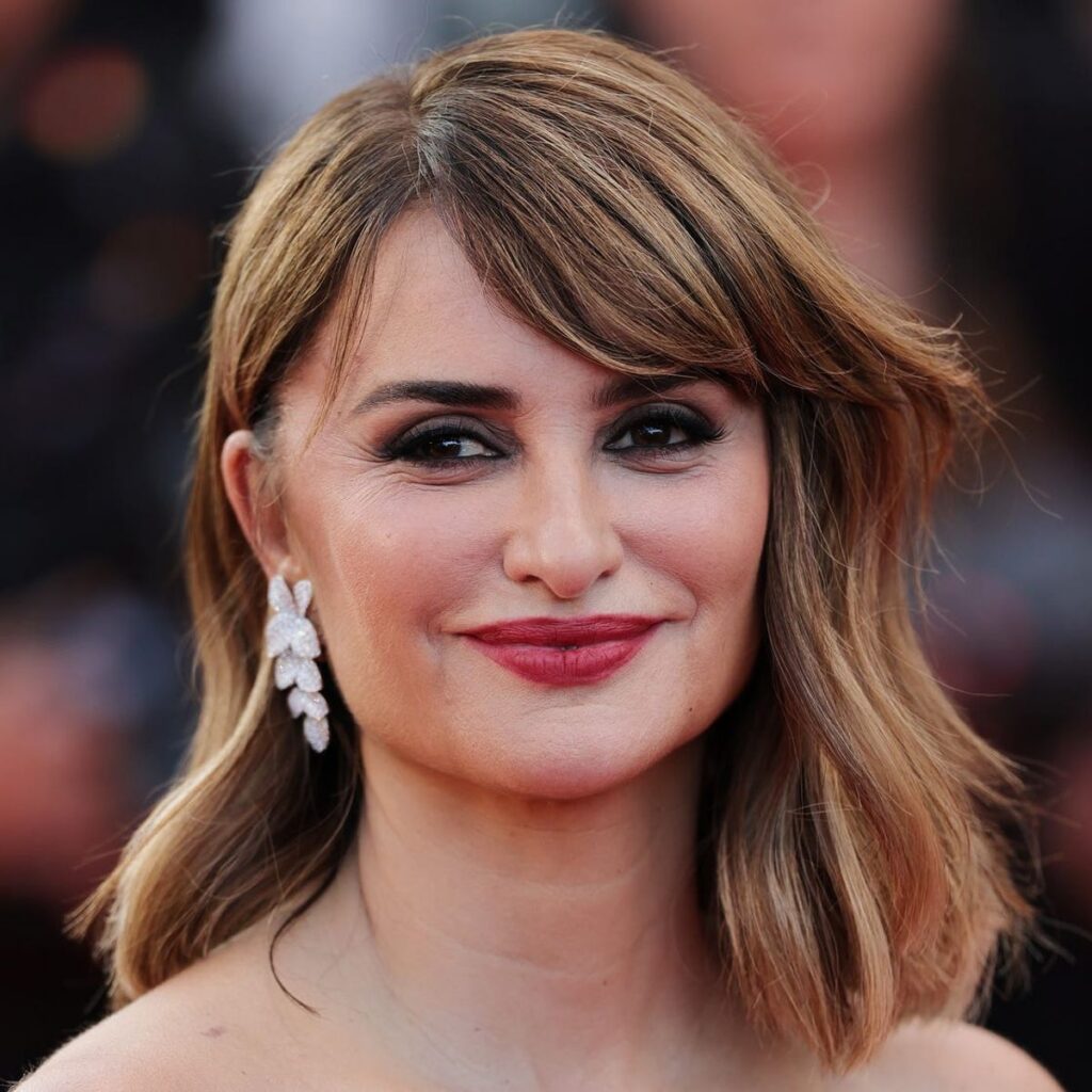 Penelope Cruz Perkenalkan Tren Rambut Weekend Bob untuk Musim Panas