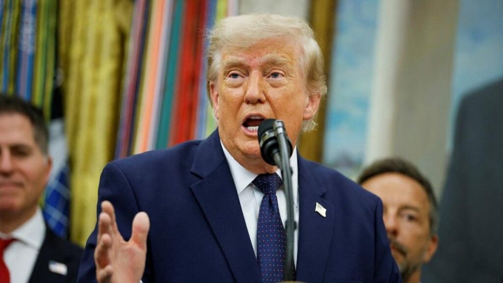 Donald Trump Kenakan Tarif Kargo Dua Puluh Persen di Selat Hormuz