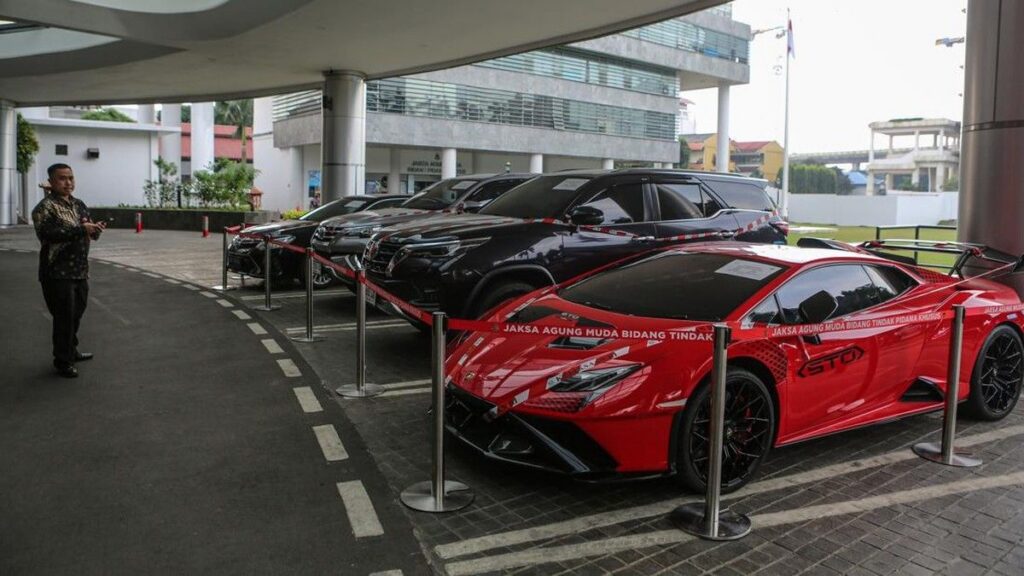 Kejagung Sita Lamborghini Kasus Korupsi IUP PT QSS di Kalimantan Barat