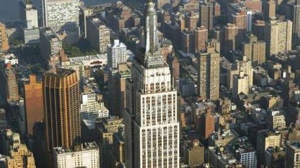 Polisi Menangkap Sepasang Kekasih di Gedung Empire State
