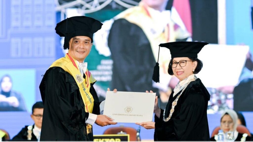 I Made Sarmita Raih IPK Sempurna dan Wisuda Doktor Terbaik di UGM