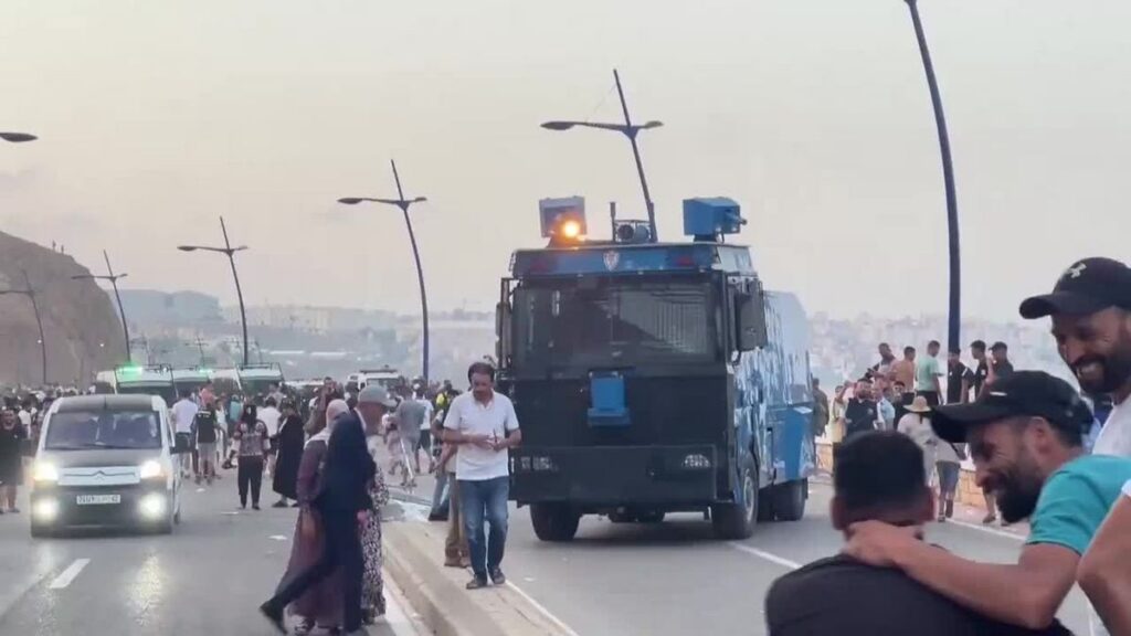 Polisi Maroko Halau Ribuan Migran di Perbatasan Ceuta