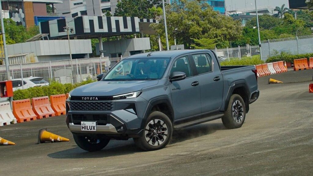 Toyota Luncurkan New Hilux dengan Mesin Diesel Baru dan Varian Listrik