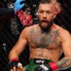 Max Holloway Kalahkan Conor McGregor Akibat Cedera Lutut di UFC 329