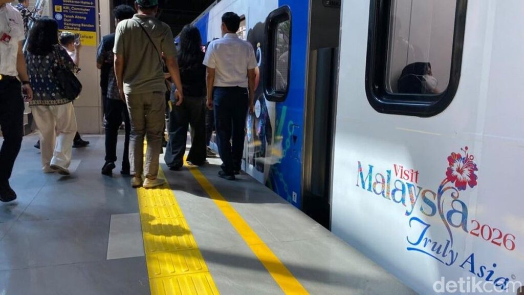 Tourism Malaysia Promosi Wisata di 20 Rangkaian KRL Commuter Line