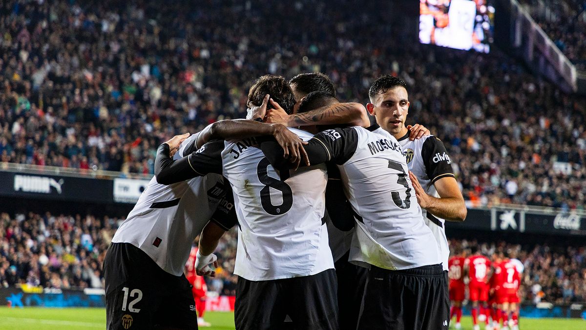 Valencia Jamu CD Eldense dalam Laga Uji Coba Pramusim