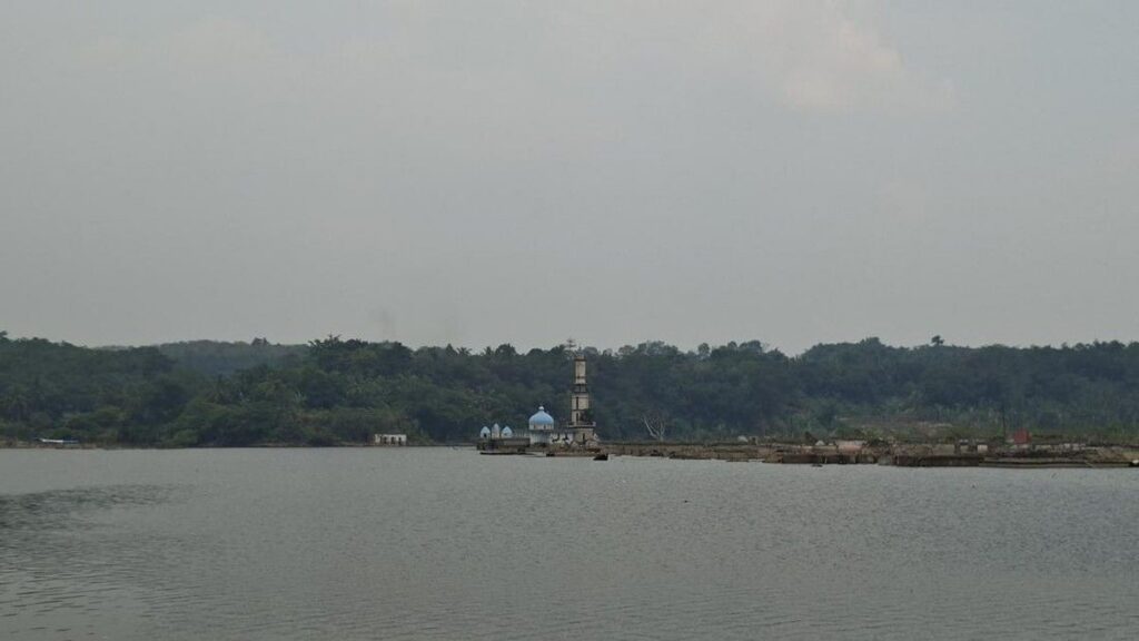 Kemarau Panjang Memunculkan Kembali Bangunan Kampung Somang di Lebak