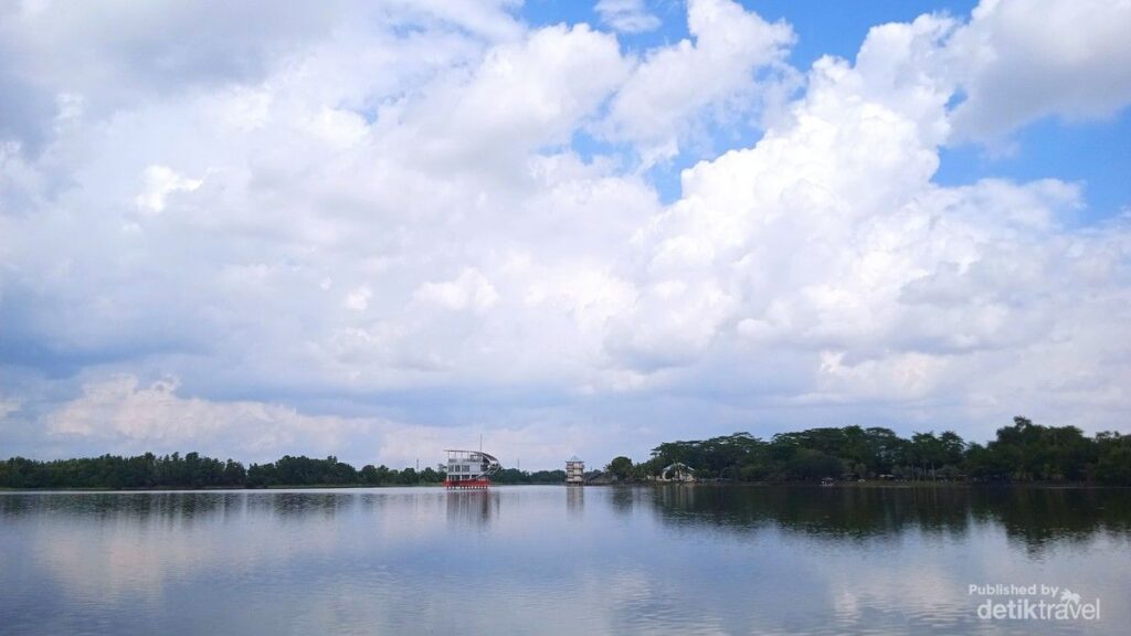 Danau Jakabaring Palembang Menawarkan Wisata Alam Murah dan Seru