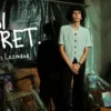 Bedah Makna Lirik Lagu Sesi Potret Kolaborasi enau dan Ari Lesmana