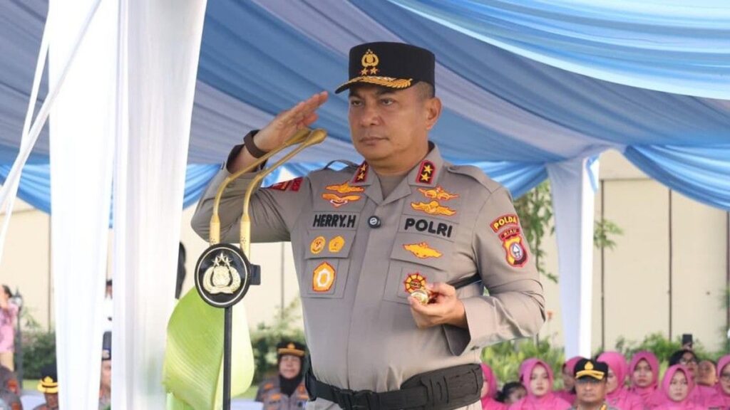 Kapolda Riau Beri Penghargaan untuk 133 Personel dan Warga