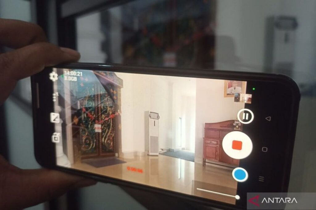 KPK Segel Ruang Kerja Bupati Lombok Barat Saat OTT Dini Hari