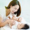Aturan Menjemur Bayi Sesuai Usia Beserta Manfaat Kesehatannya