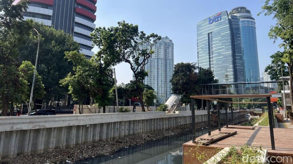 Pemprov DKI Rancang Jembatan Gembok Cinta di Rasuna Said