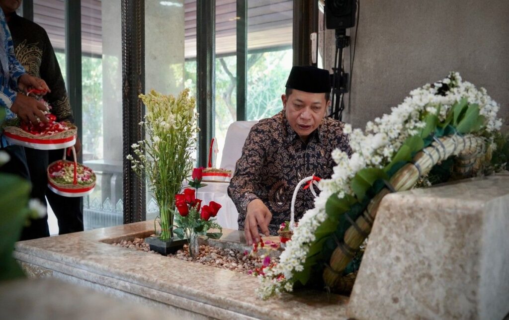 Kemenkop Ziarah ke Makam Bung Hatta Jelang Harkopnas 2026