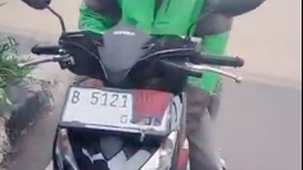 Sanksi Tutup Pelat Nomor Kendaraan Mengintai Pengendara Nakal