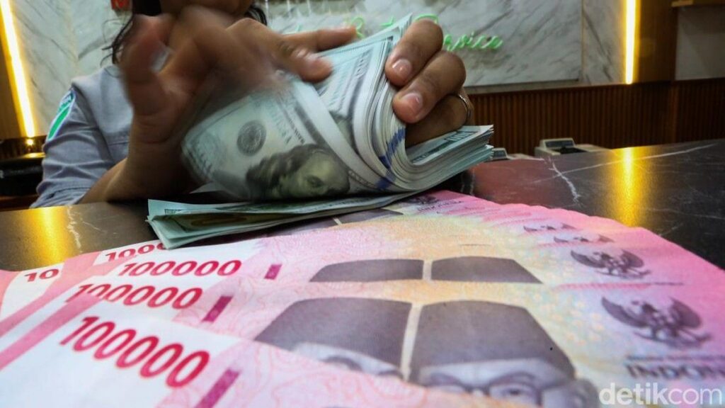 Konflik Timur Tengah Berpotensi Melemahkan Rupiah hingga Rp18.300