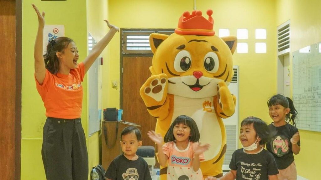 Toys Kingdom dan YKAI Rayakan Hari Anak Bersama Pasien Kanker