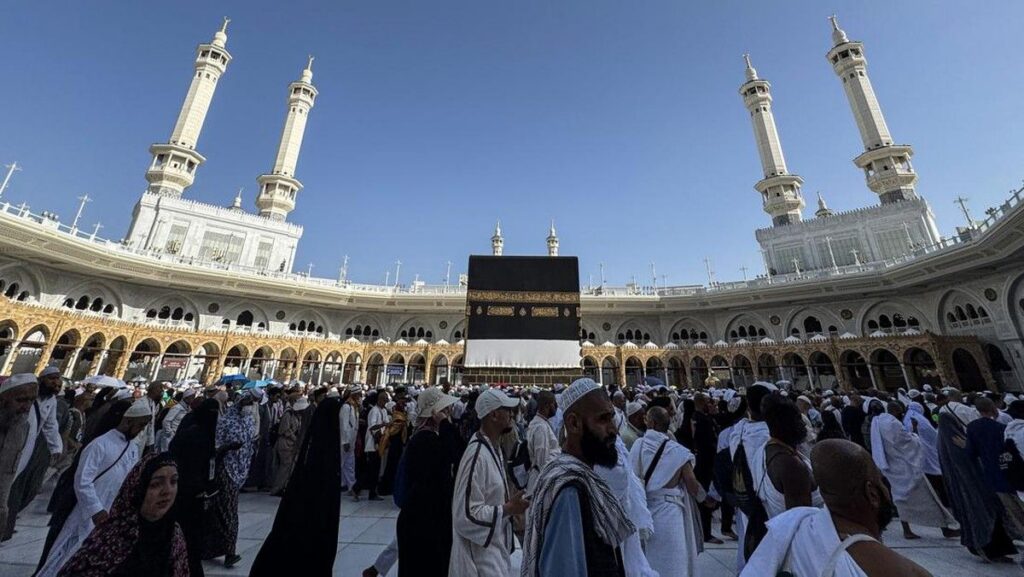 Calon Jemaah Gugat Kuota Haji Khusus Delapan Persen Ke MK