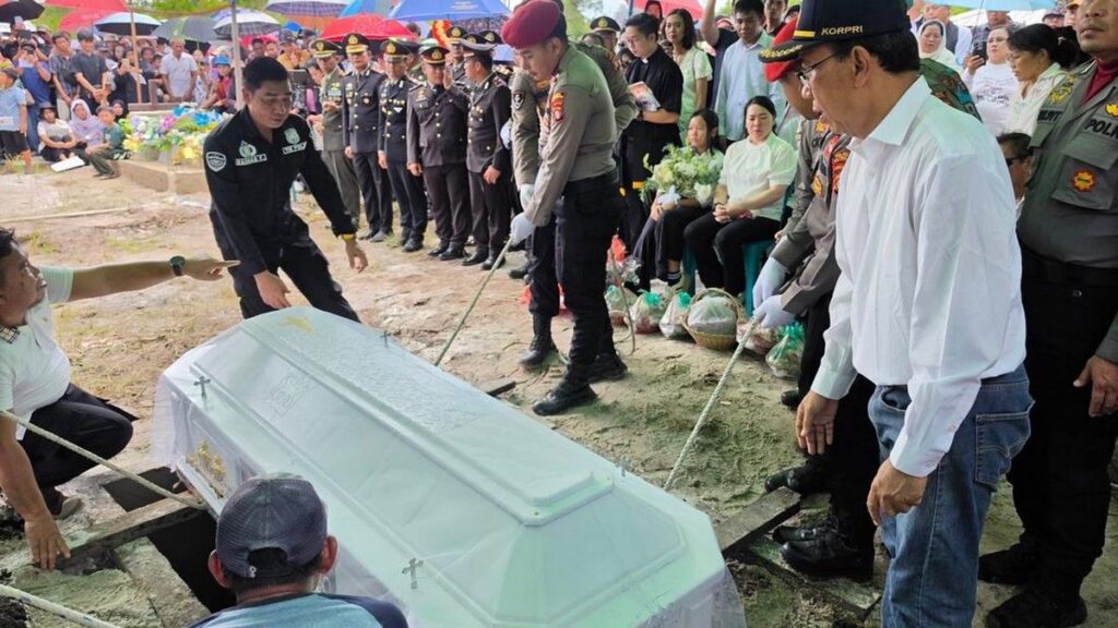 Tiga Polisi Gugur Saat Penggerebekan Bandar Narkoba di Katingan