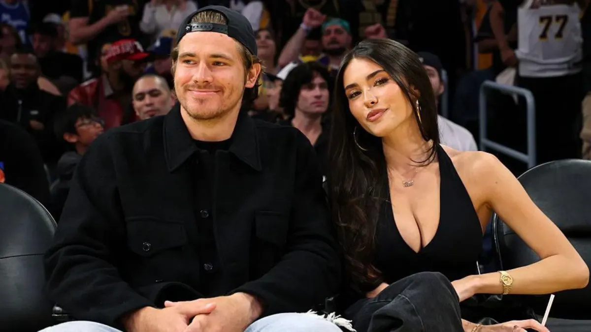 Justin Herbert dan Madison Beer Resmi Bertunangan di Los Angeles
