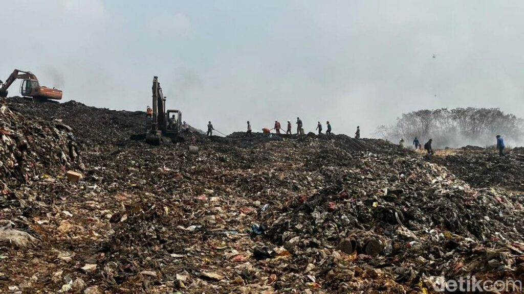 Kebakaran TPA Jatiwaringin Tangerang Meluas hingga 15 Hektar