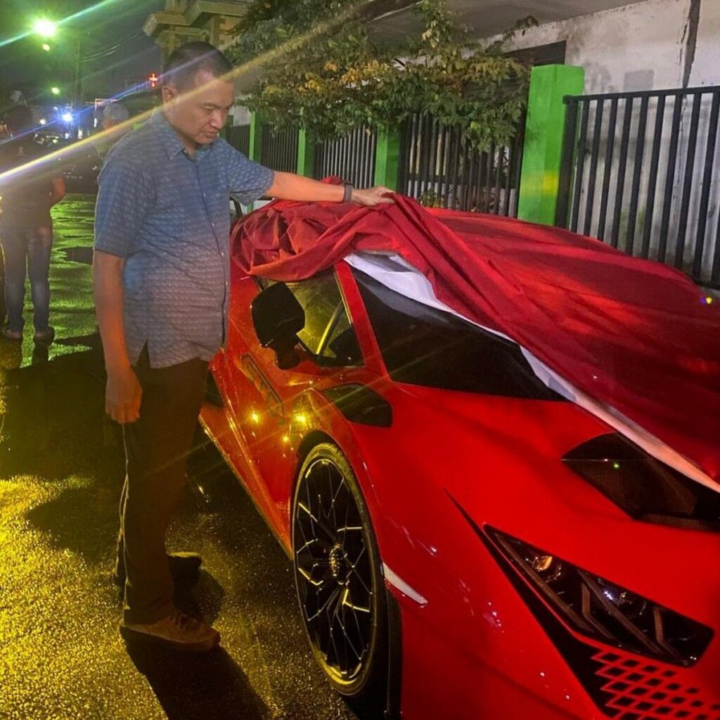 Kejagung Sita Lamborghini Kasus Tambang Kalbar yang Disembunyikan di Gang