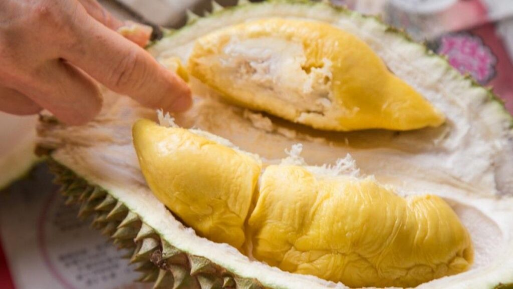 Gagal Bawa Tiga Kotak Durian Musang King Penumpang Pesawat Menangis