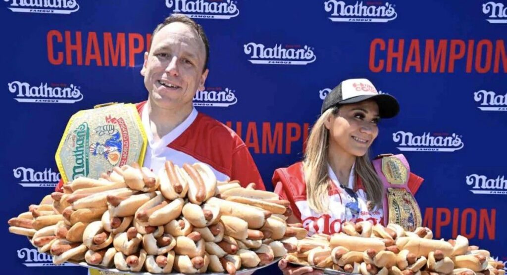 Joey Chestnut Juara Lagi Usai Lahap 66 Hot Dog dalam 10 Menit