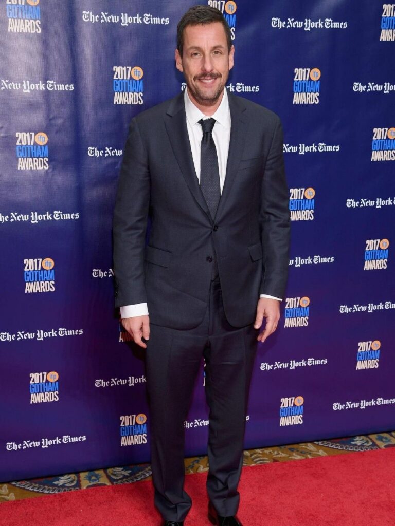 Adam Sandler Pandu Pernikahan Taylor Swift dan Travis Kelce