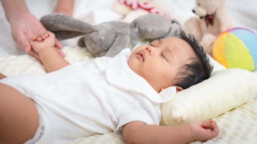 Rekomendasi Bantal Anti Peyang untuk Bayi Agar Kepala Tetap Sehat