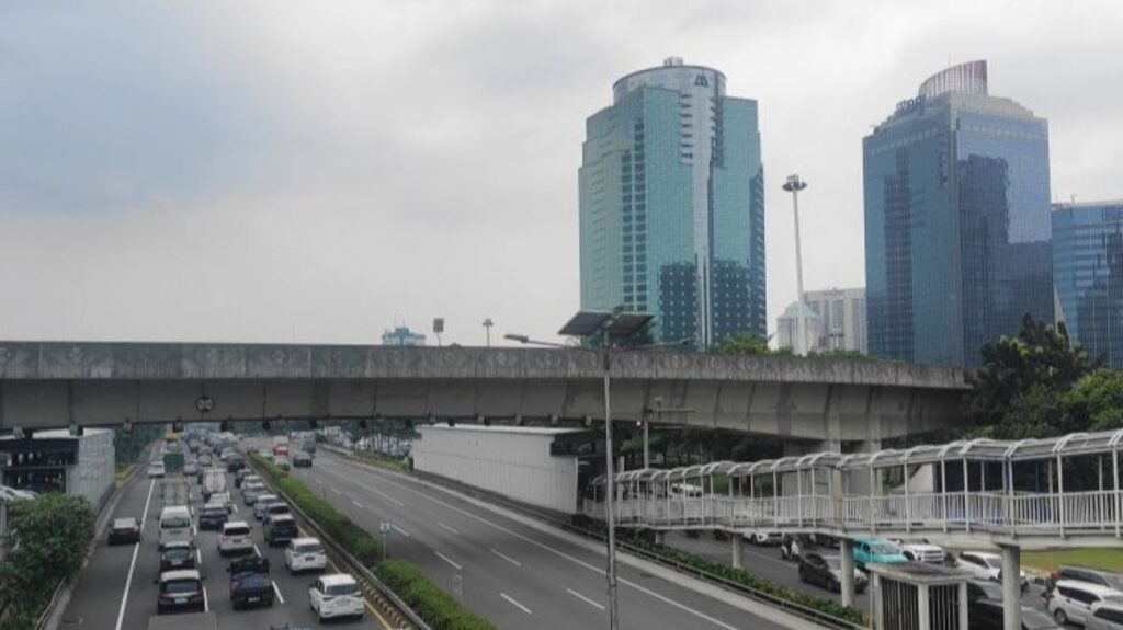 BMKG Prakirakan Cuaca Jakarta Didominasi Berawan Tebal pada Akhir Pekan