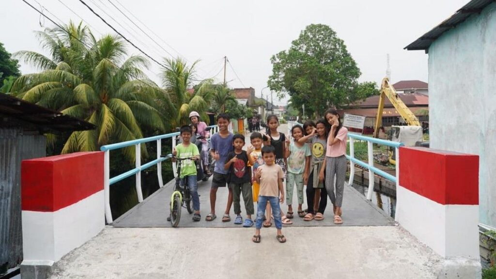 Polda Riau Selesaikan Pembangunan 80 Jembatan Merah Putih Presisi