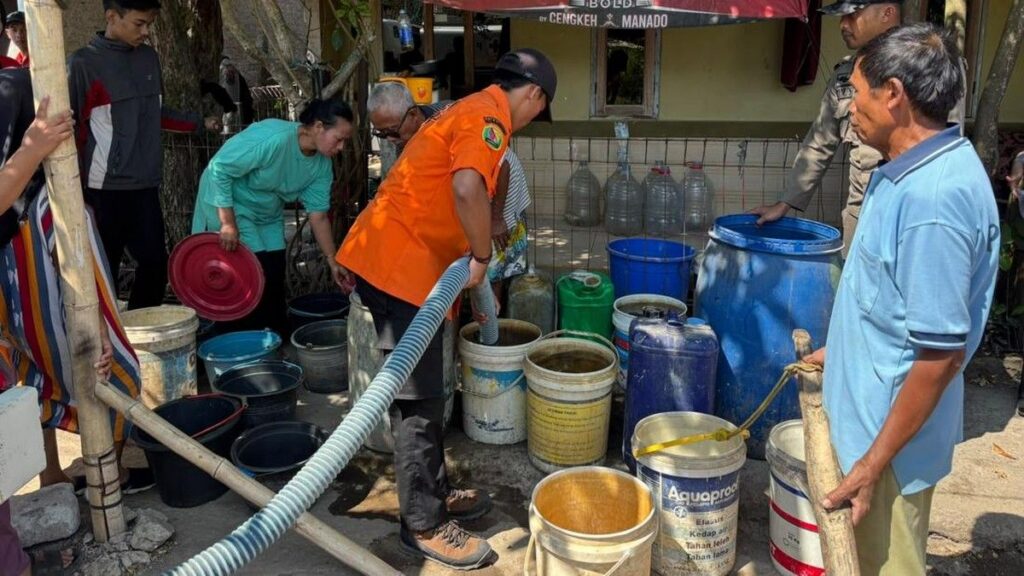 BPBD Kabupaten Bandung Salurkan Air Bersih Atasi Kekeringan
